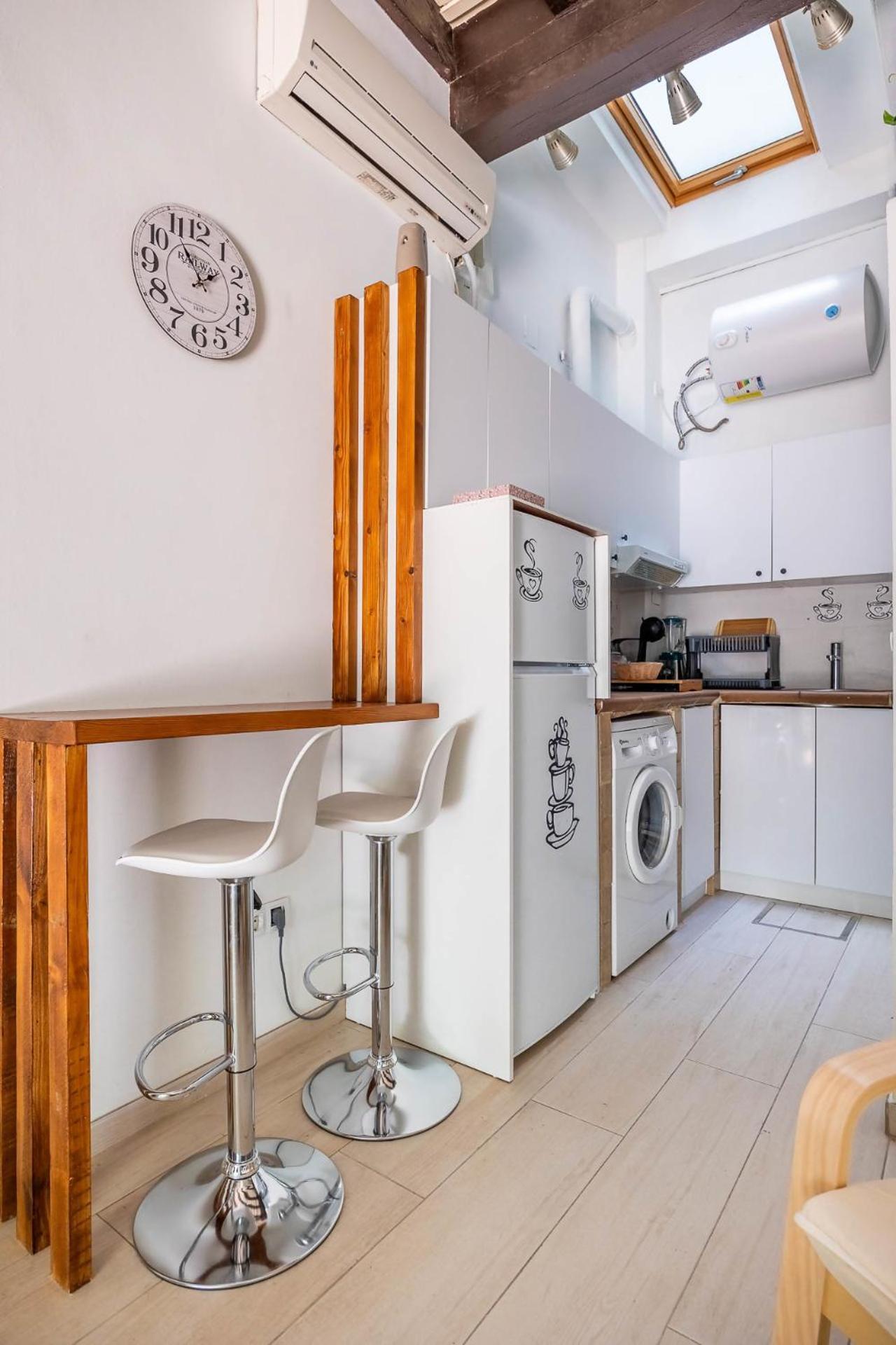 Comfy Away - Estudio En Patio De Vecinos En Las Setas Sevilla Bagian luar foto